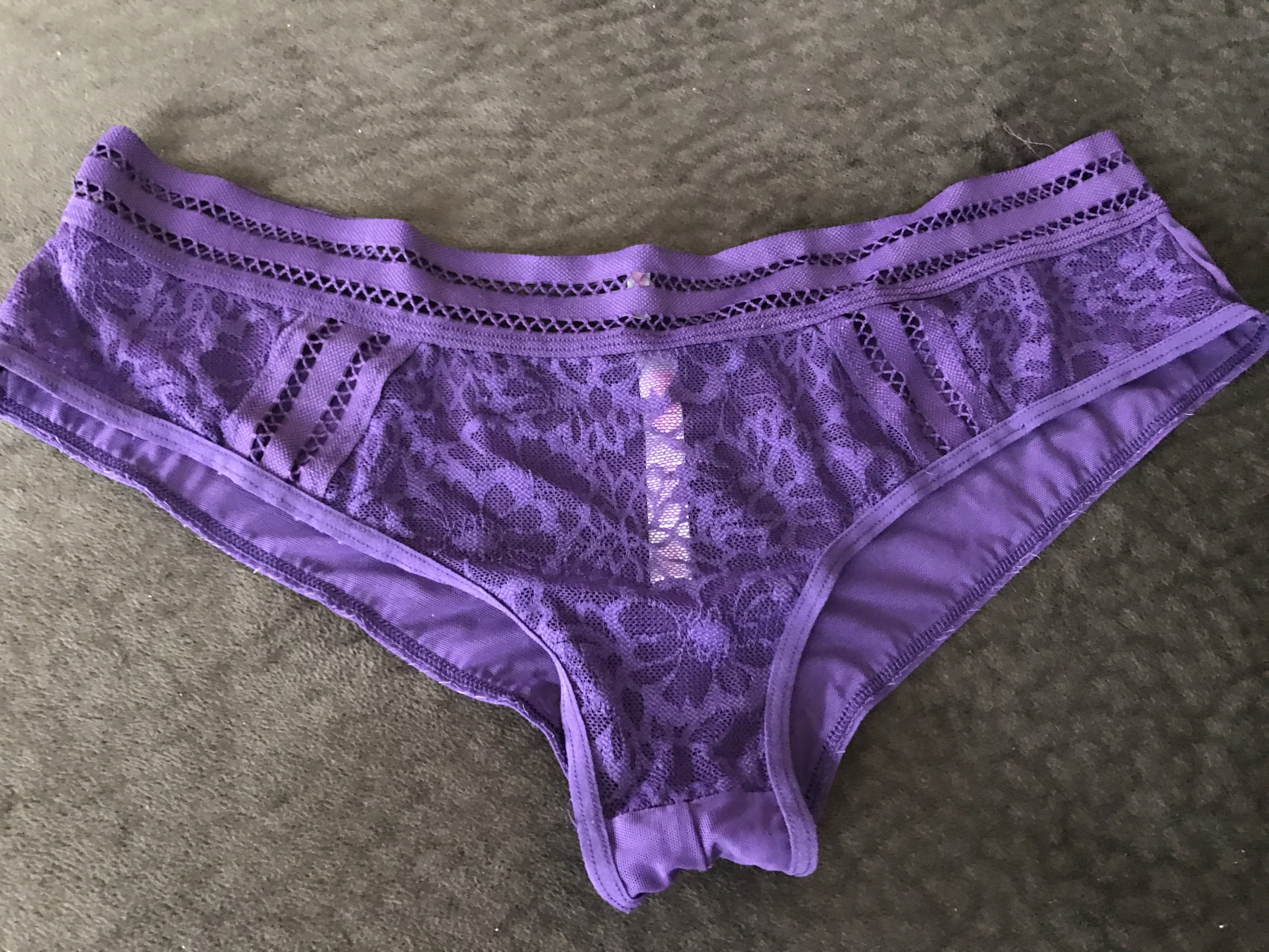 Used panties. Нашел женские трусы. Panties фото. Purple panties. Used panty.